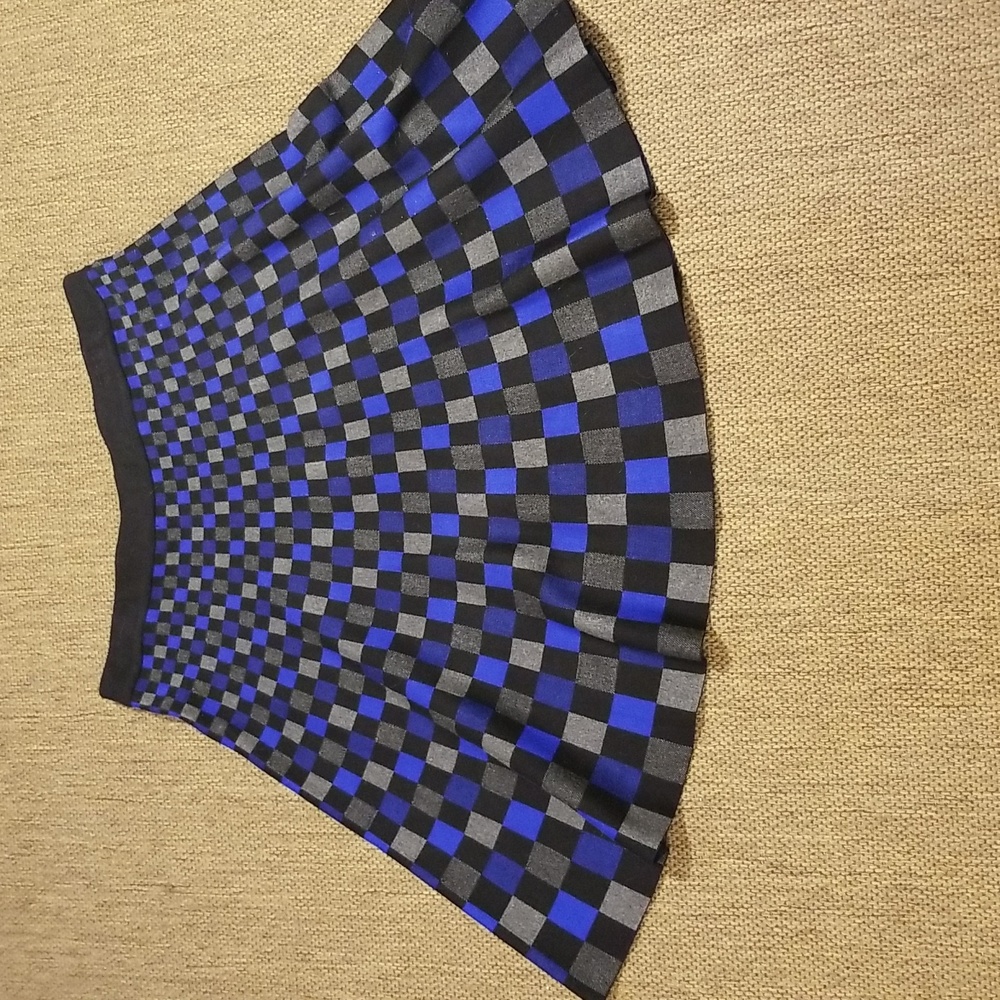 Size xl, awesome winter skirt, flattering and in excellent condition